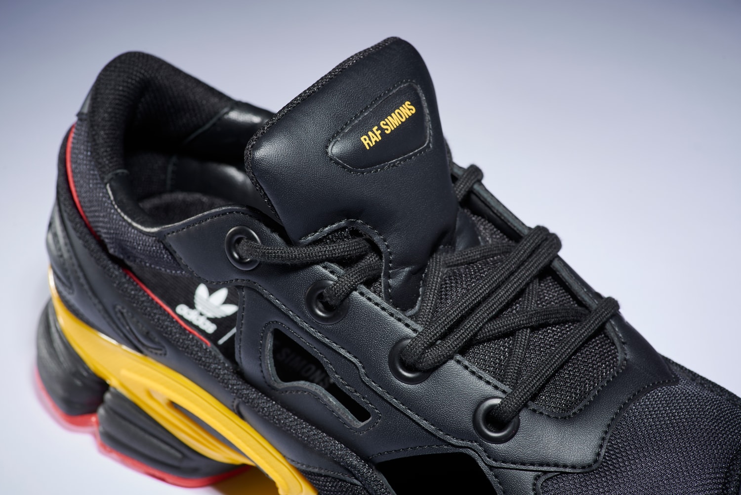 Photo Ozweego Belgique adidas x Raf Simons