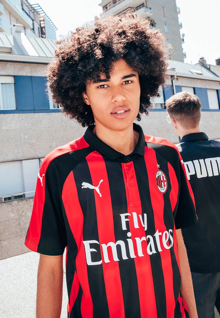 Photo Du Maillot Domicile 2018/2019 Du Milan AC