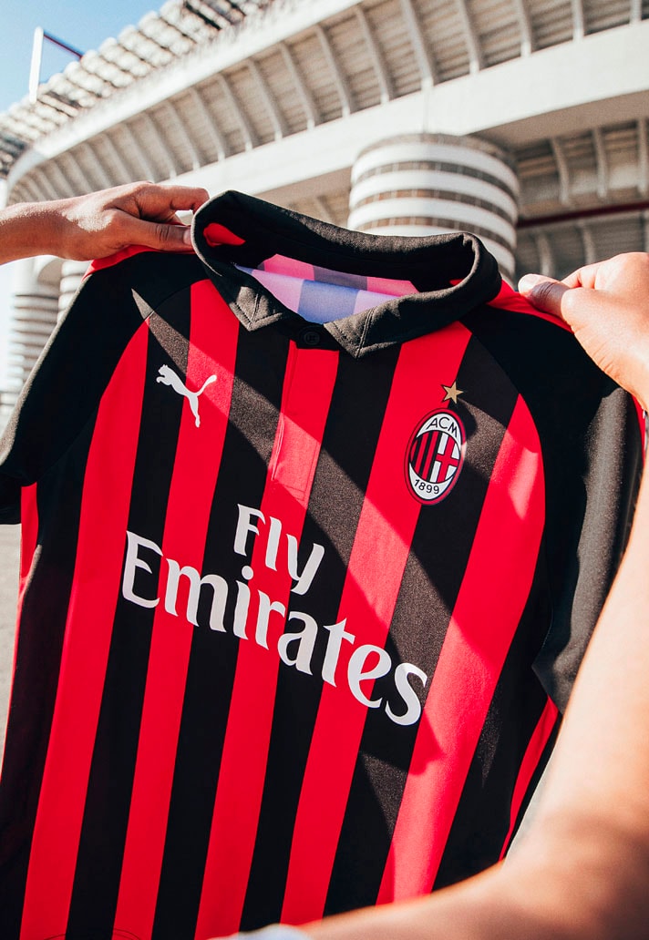 Photo Du Maillot Domicile 2018/2019 Du Milan AC