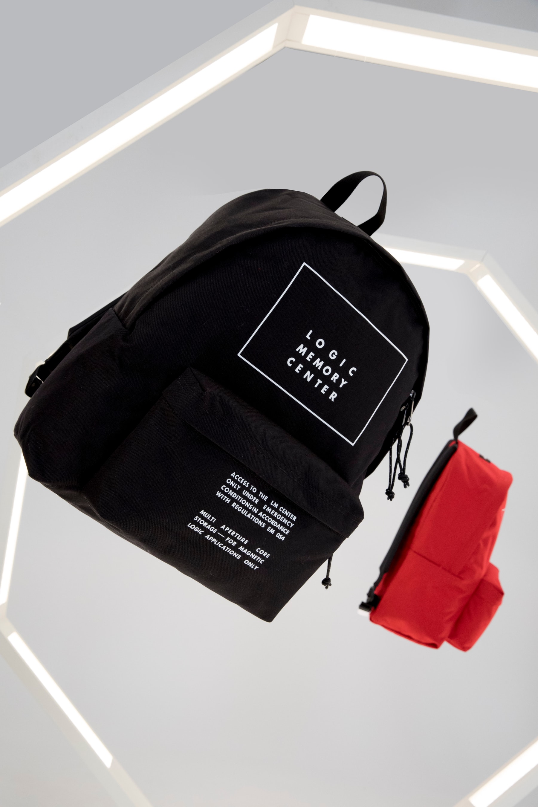 Eastpak Dévoile Ses Collections Avec MSGM, Raf Simons Et Undercover
