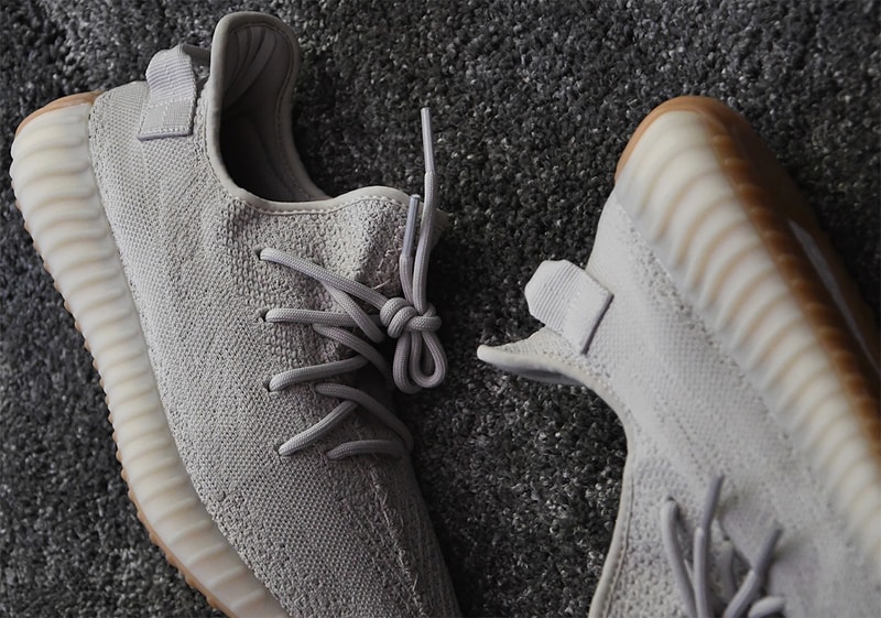 Photo De La YEEZY BOOST 350 V2 "Sesame"