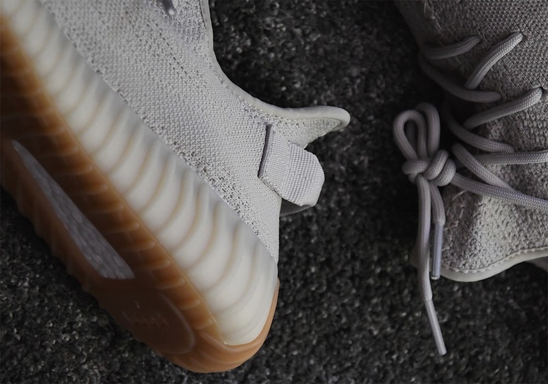 Photo De La YEEZY BOOST 350 V2 "Sesame"