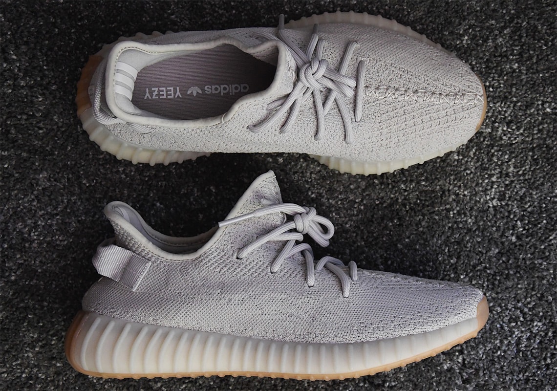 Photo De La YEEZY BOOST 350 V2 "Sesame"