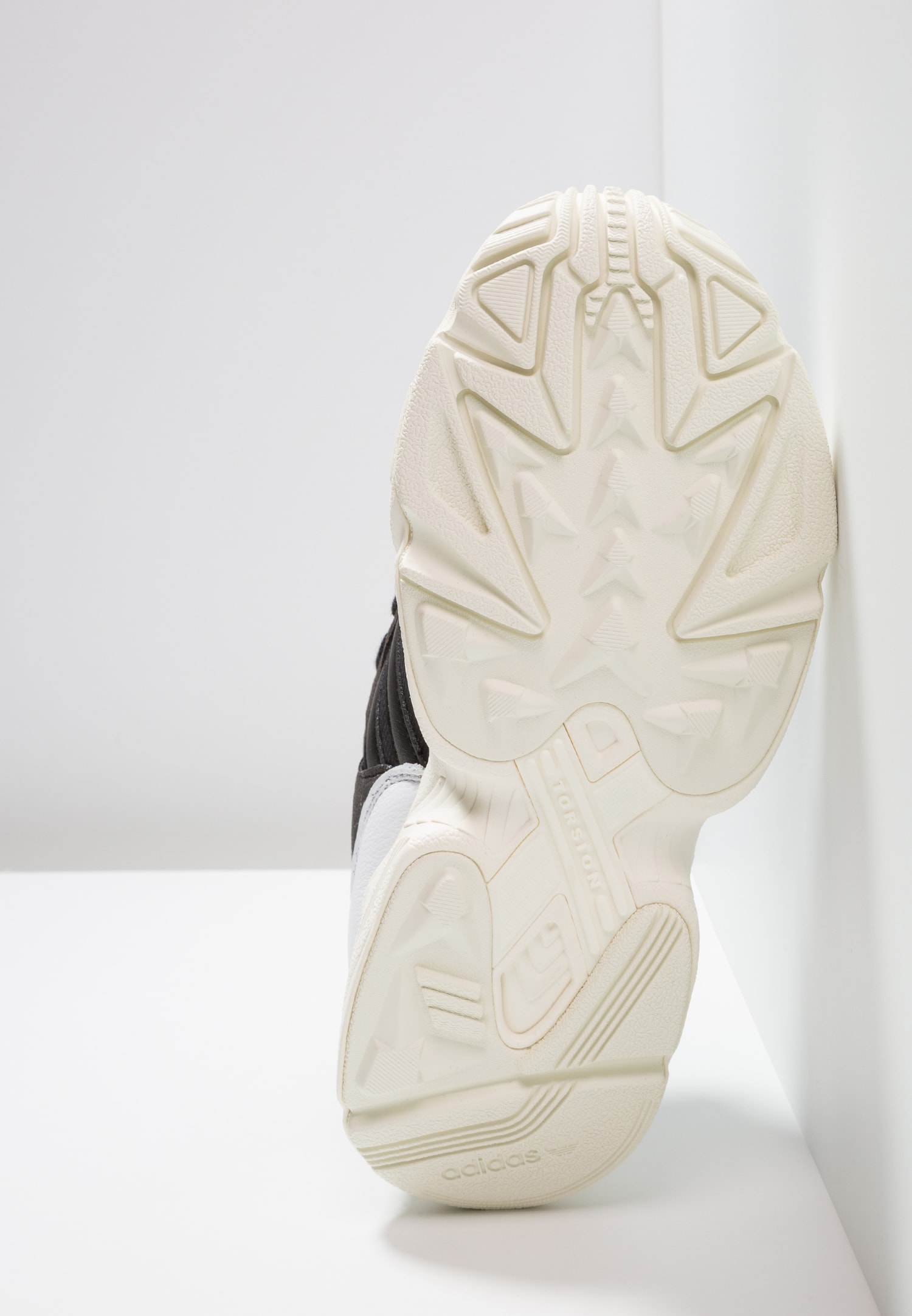 Photo adidas Originals Yung 96