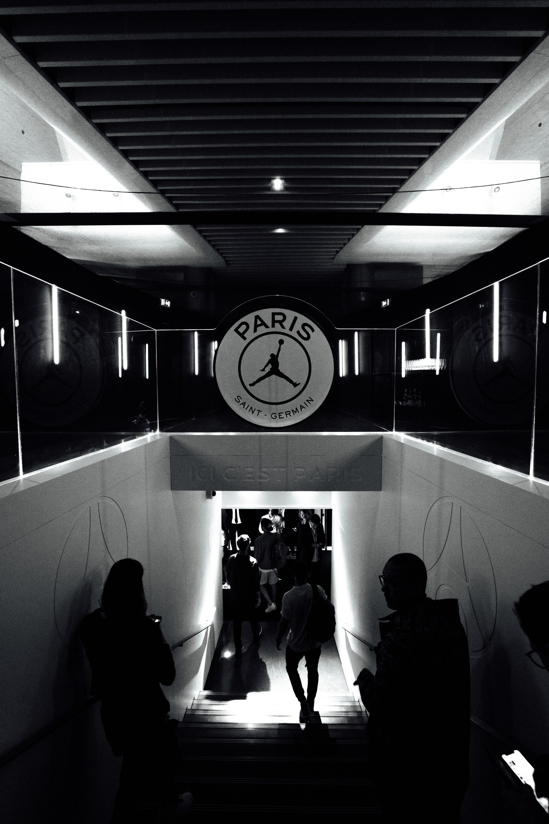 Air Jordan x PSG : Revivez Le Lancement Avec Mbappé Et Dani Alves Au Parc Des Princes