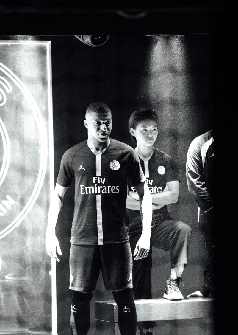 Air Jordan x PSG : Revivez Le Lancement Avec Mbappé Et Dani Alves Au Parc Des Princes