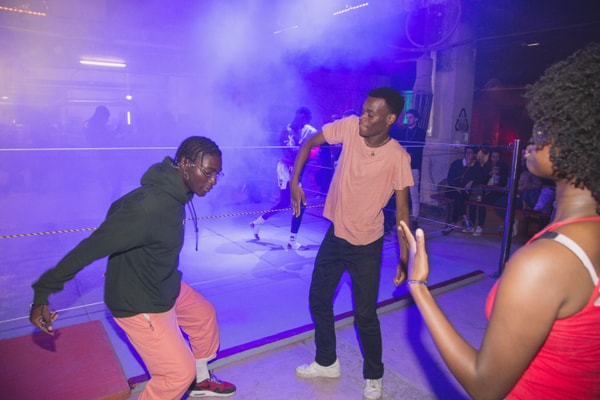 En Images - Quand La Boxe Muay Thai Rencontre La Danse