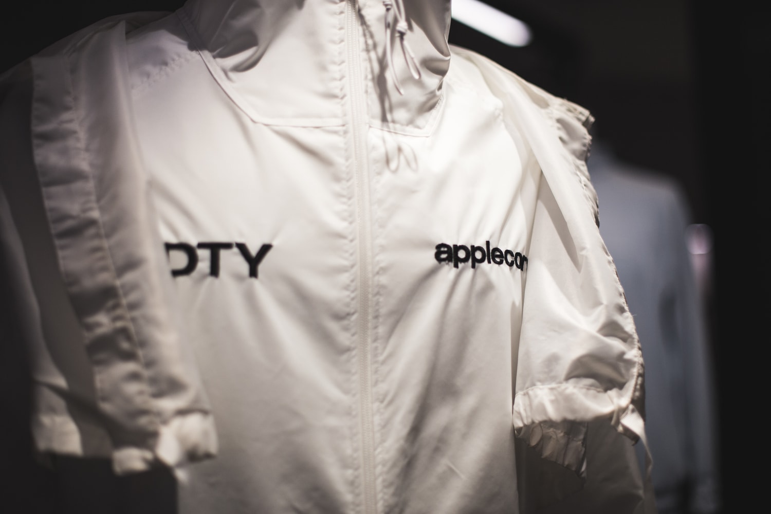 Collection "Identity" Applecore