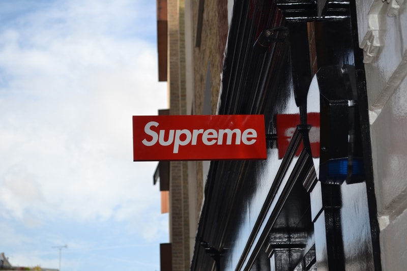 Supreme Londres Boutique Box Logo Crewneck