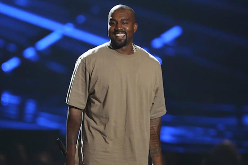 Kanye West Dévoile Des Chaussons YEEZY Inspirés Des BOOST 350 V2 "Beluga"