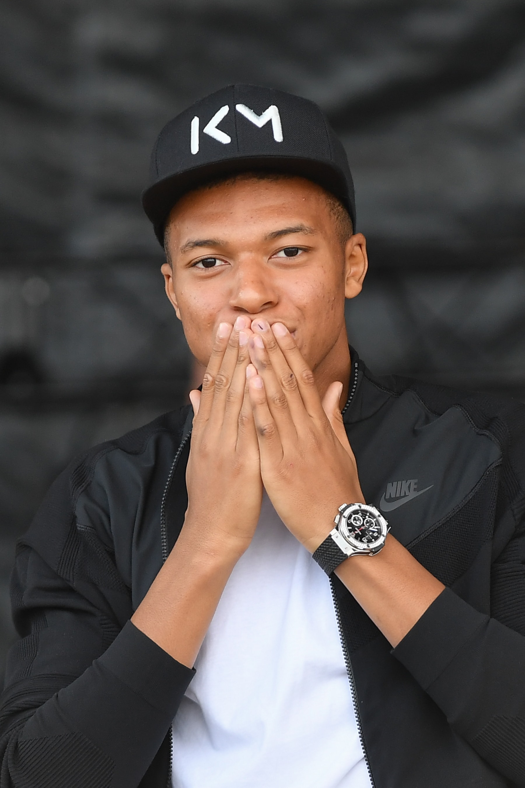 Kylian Mbappé Accueilli En Héros À Bondy (Photos)
