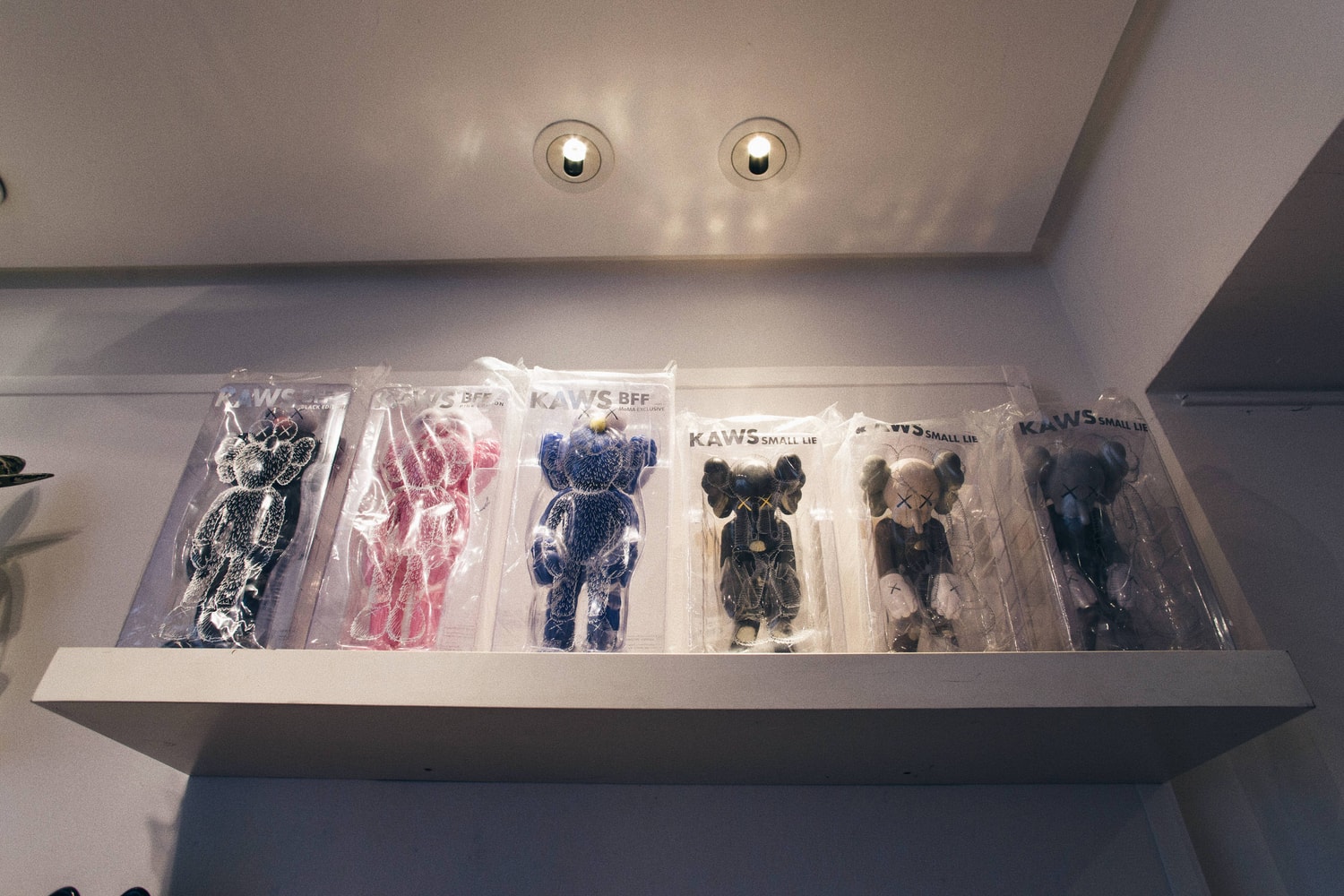 Banksy, vente aux enchères, KAWS