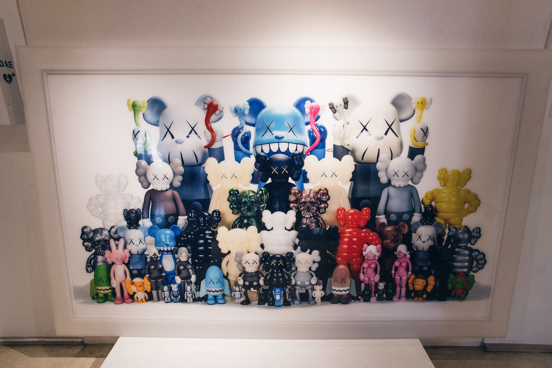 Banksy, vente aux enchères, KAWS