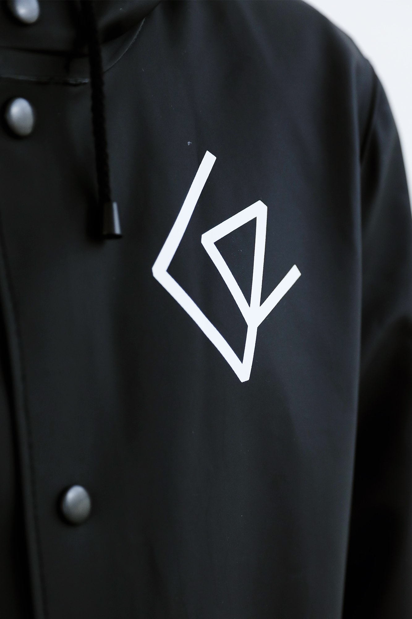 Centre Commercial S'Associe À La Griffe Suédoise Stutterheim Pour Un Imperméable Inédit