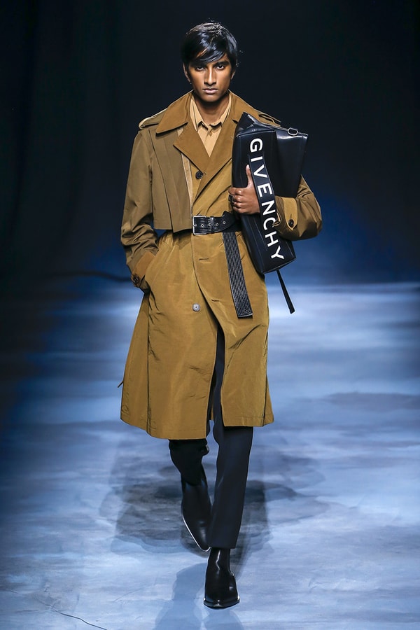 Après Un An D'Absence Givenchy Signe Son Retour À La Fashion Week Masculine De Paris