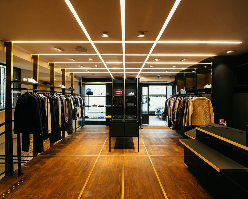 Entrez Dans La Nouvelle Boutique GRADUATE Qui S'Installe Pour La Première Fois À Paris