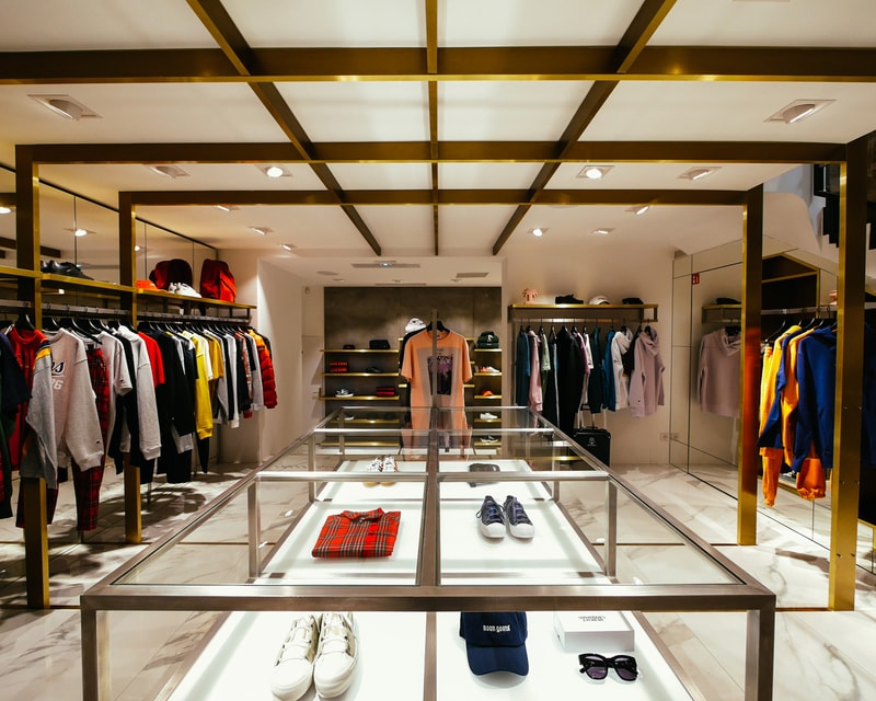 Entrez Dans La Nouvelle Boutique GRADUATE Qui S'Installe Pour La Première Fois À Paris