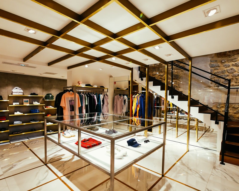Entrez Dans La Nouvelle Boutique GRADUATE Qui S'Installe Pour La Première Fois À Paris