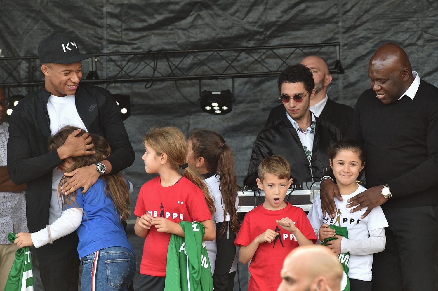 Kylian Mbappé Accueilli En Héros À Bondy (Photos)