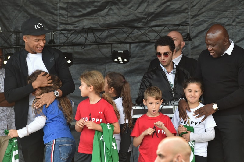 Kylian Mbappé Accueilli En Héros À Bondy (Photos)