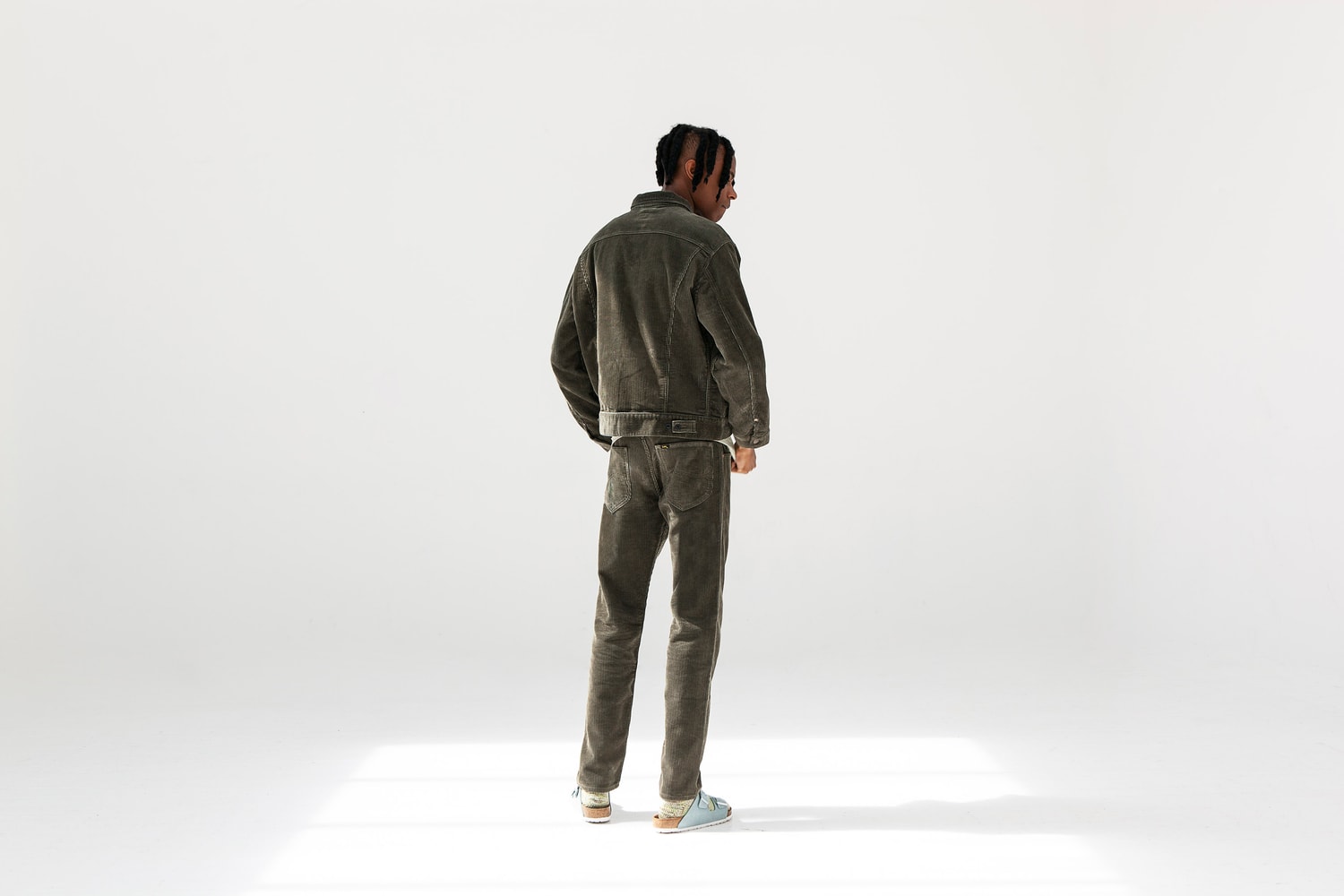 Lee Dévoile Une Collection Capsule En Velours Côtelé Pour Rendre Hommage À La Classe Ouvrière De Manchester