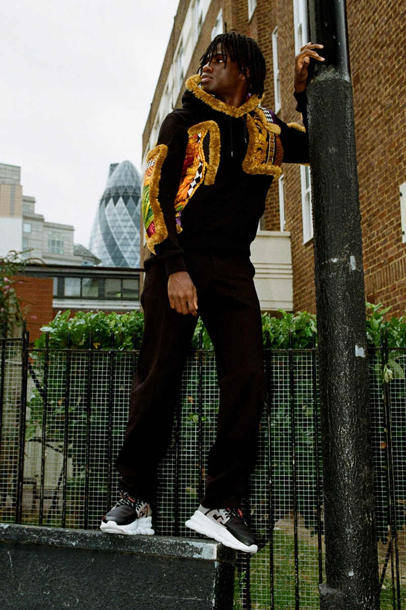 La Nouvelle Sneaker Chain Reaction De Versace Squatte Les Rues De Londres Dans Notre Dernier Éditorial