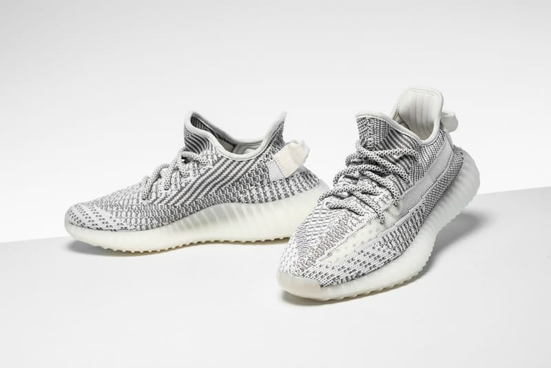 La YEEZY BOOST 350 V2 "Static" Se Dévoile Avec De Nouvelles Images
