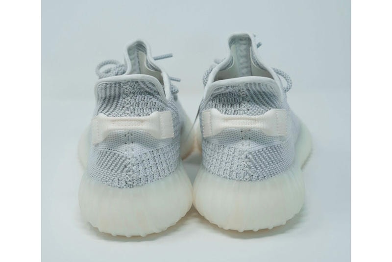 Photo De La YEEZY BOOST 350 V2 "Static Reflective"