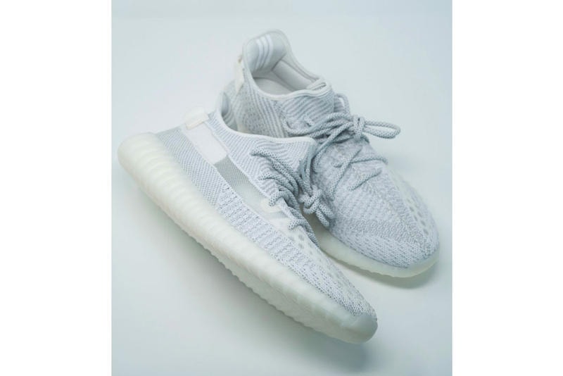 Photo De La YEEZY BOOST 350 V2 "Static Reflective"
