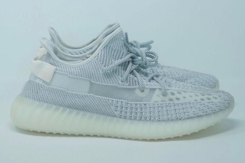 Photo De La YEEZY BOOST 350 V2 "Static Reflective"