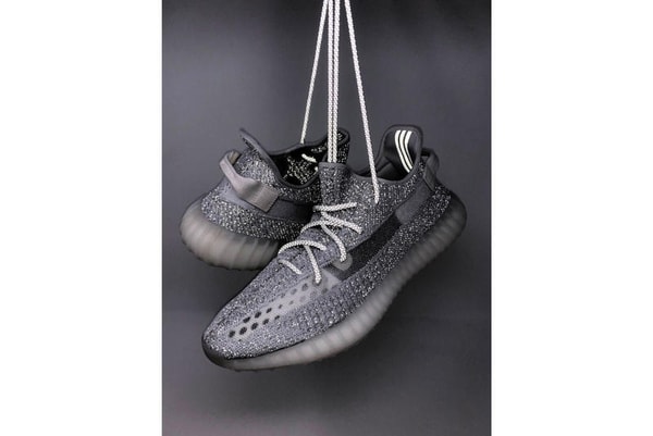 Photo De La YEEZY BOOST 350 V2 "Static Reflective"