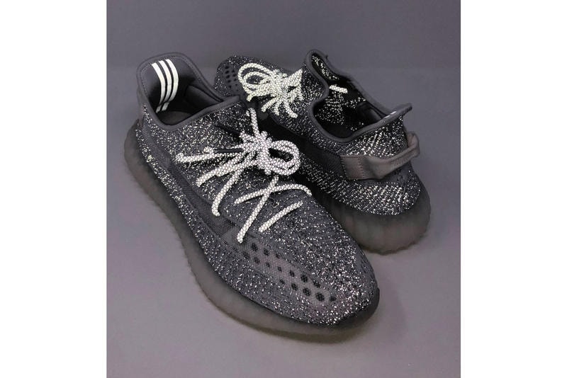 Photo De La YEEZY BOOST 350 V2 "Static Reflective"