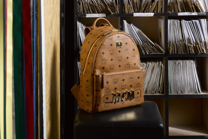 Avec Sa Nouvelle Collection La Célèbre Marque De Cuir MCM Rend Hommage À La Musique