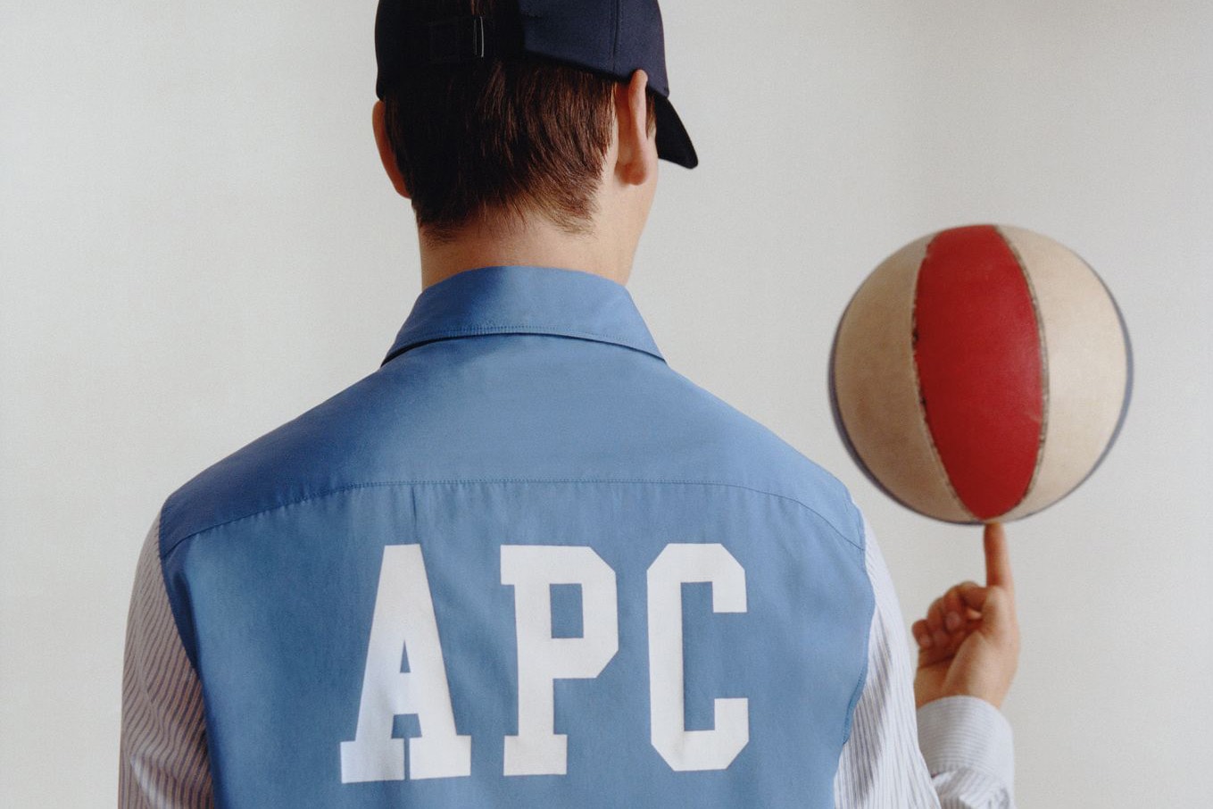 A.P.C. La Croix Rouge Reprend Vêtements