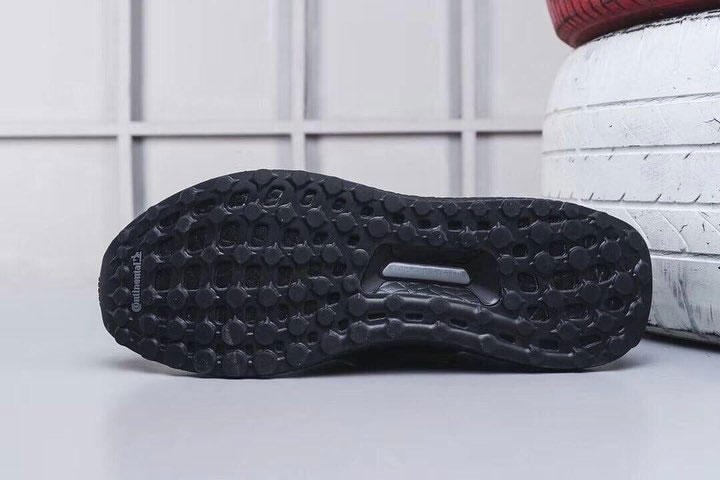 Photos De La BAPE x adidas UltraBOOST "Black Camo"