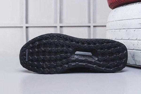 Photos De La BAPE x adidas UltraBOOST "Black Camo"