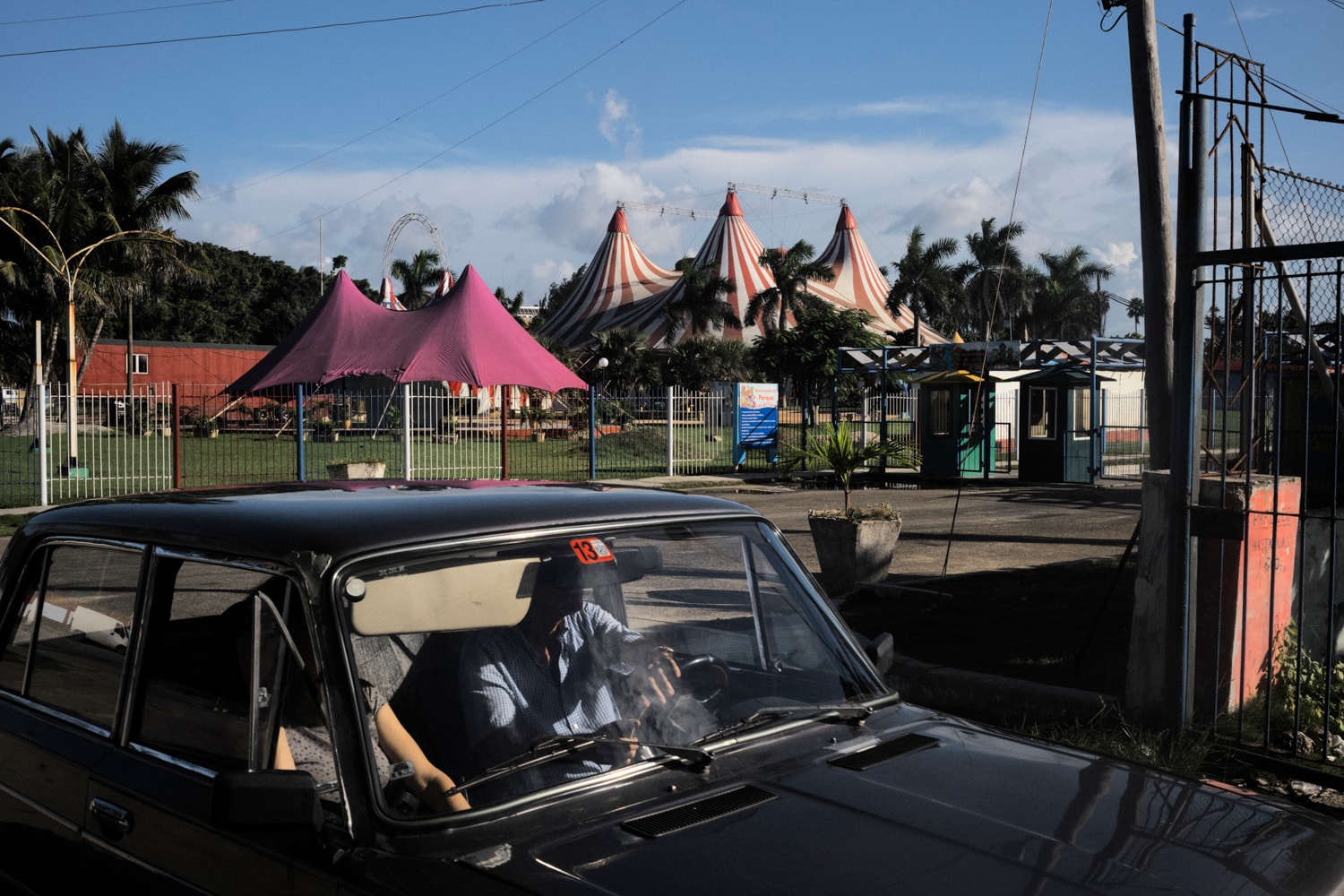 Le Photographe Paul Mougeot Capture La Vie Suspendue De Cuba Dans Sa Nouvelle Série Photographique 'Lost In Transition'