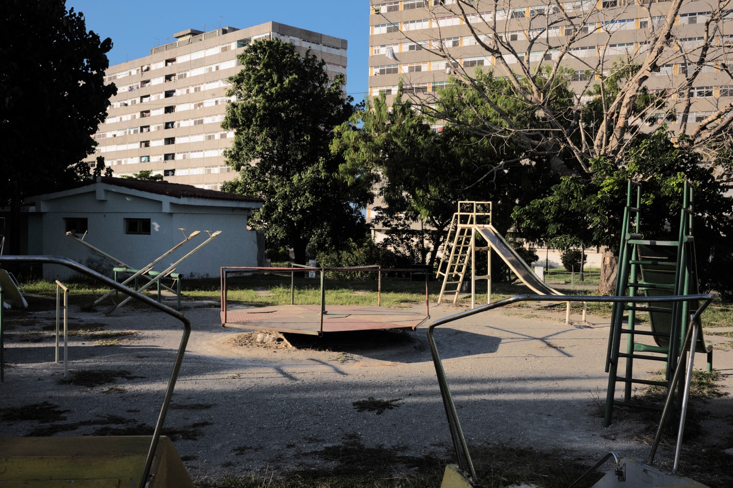 Le Photographe Paul Mougeot Capture La Vie Suspendue De Cuba Dans Sa Nouvelle Série Photographique 'Lost In Transition'