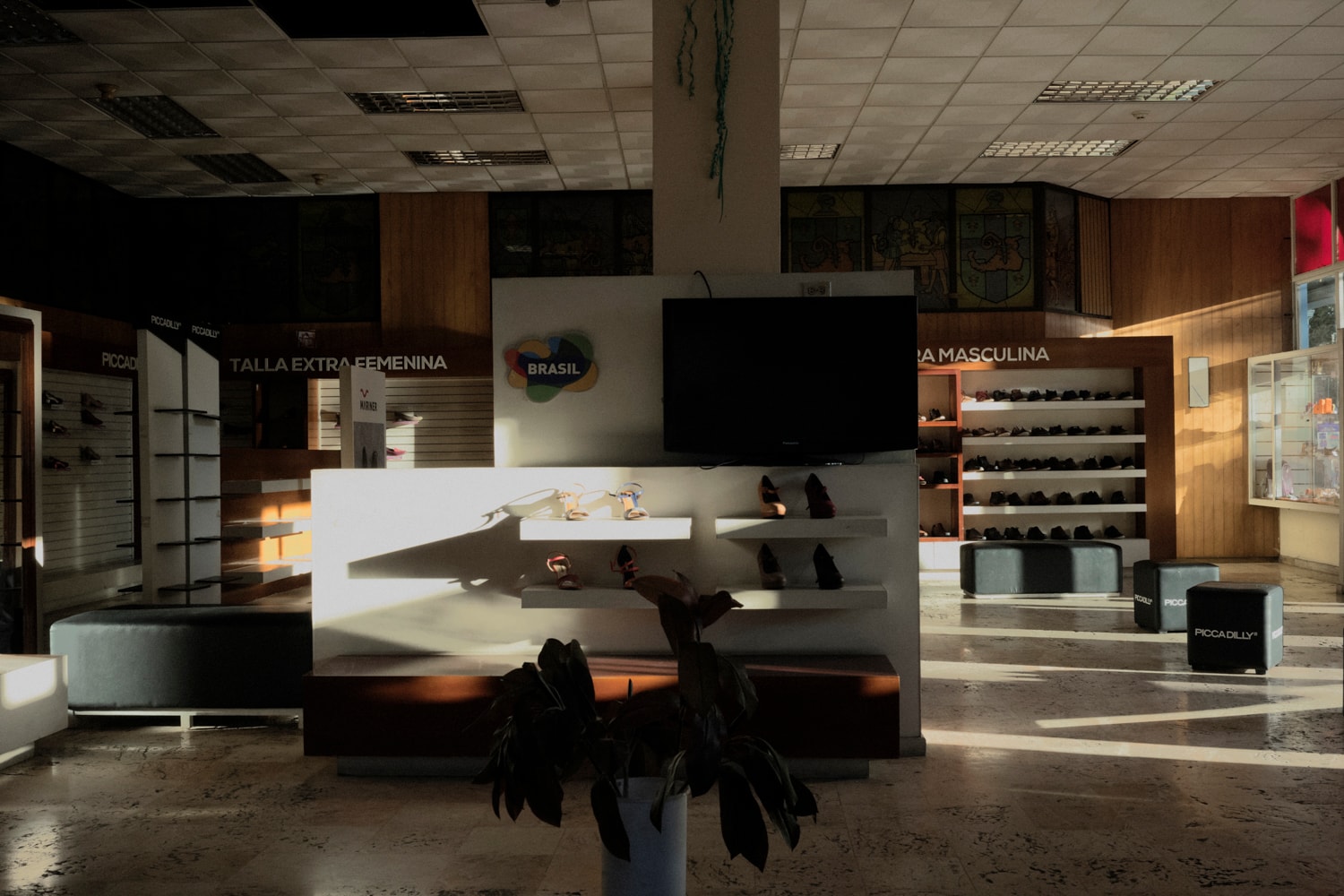 Le Photographe Paul Mougeot Capture La Vie Suspendue De Cuba Dans Sa Nouvelle Série Photographique 'Lost In Transition'