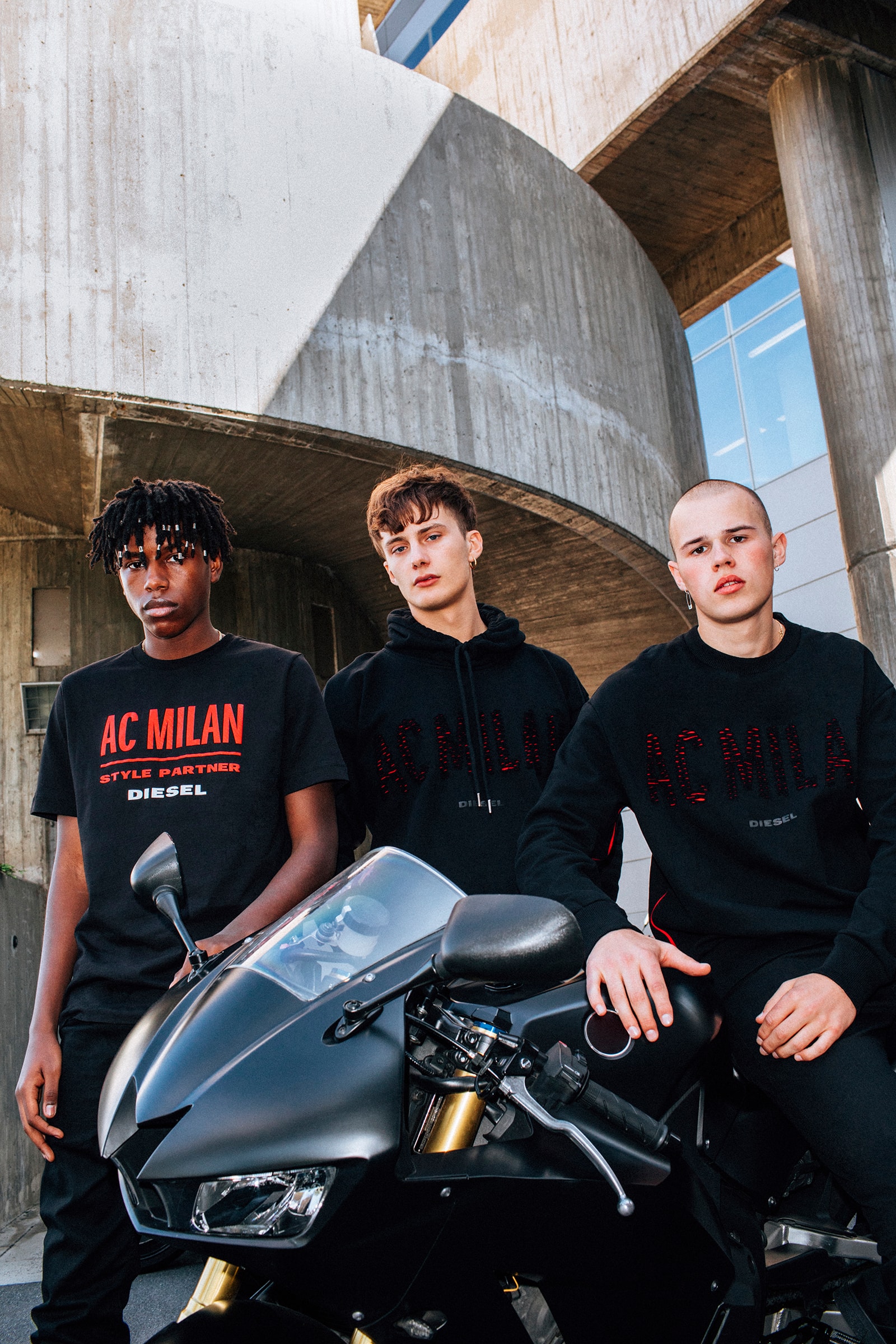 Le Milan AC Et Diesel Dévoilent Une Collection Portée Par Les Joueurs Et Les Supporters Avant Les Matchs