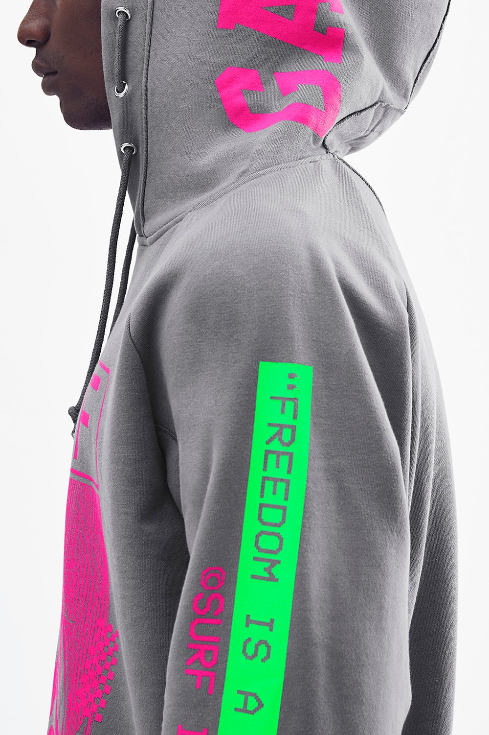 Gap Et GQ Recrutent "Les Designers Les Plus Cools De La Planète" Pour Revisiter Les Emblématiques Sweats De La Griffe Américaine