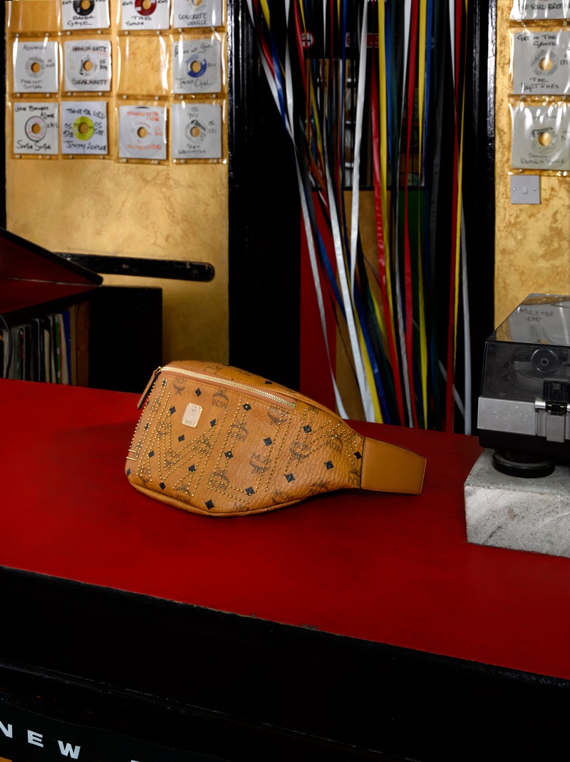 Avec Sa Nouvelle Collection La Célèbre Marque De Cuir MCM Rend Hommage À La Musique