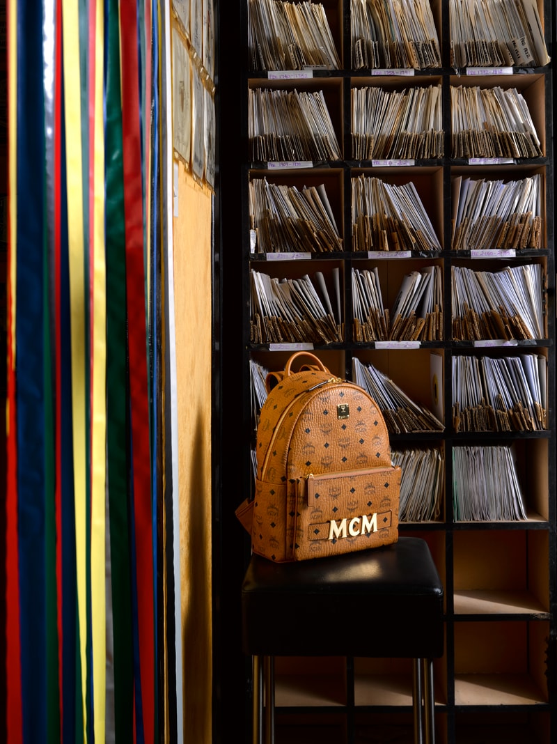 Avec Sa Nouvelle Collection La Célèbre Marque De Cuir MCM Rend Hommage À La Musique