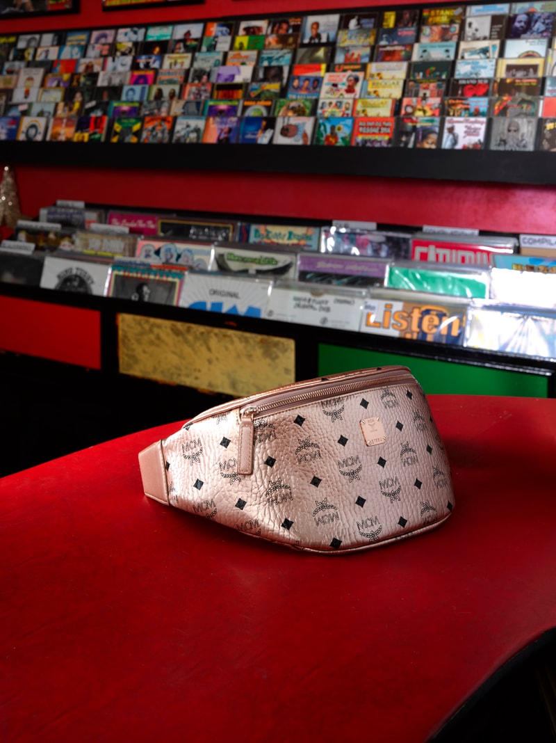 Avec Sa Nouvelle Collection La Célèbre Marque De Cuir MCM Rend Hommage À La Musique