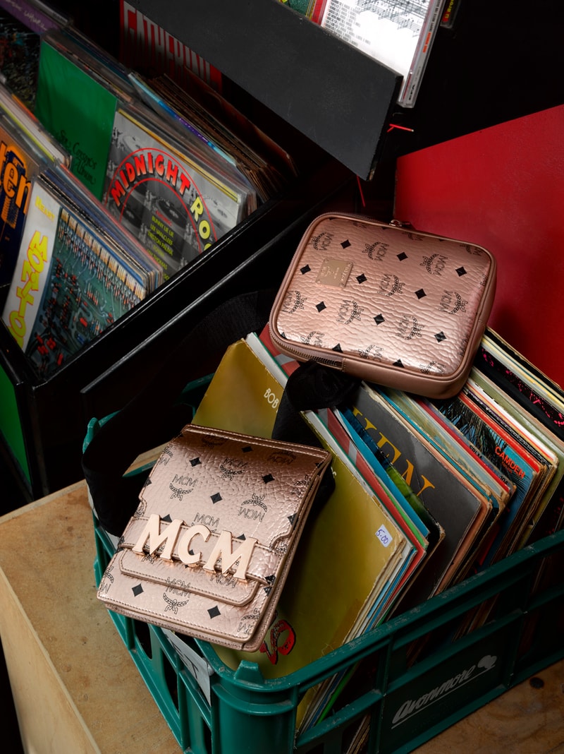 Avec Sa Nouvelle Collection La Célèbre Marque De Cuir MCM Rend Hommage À La Musique