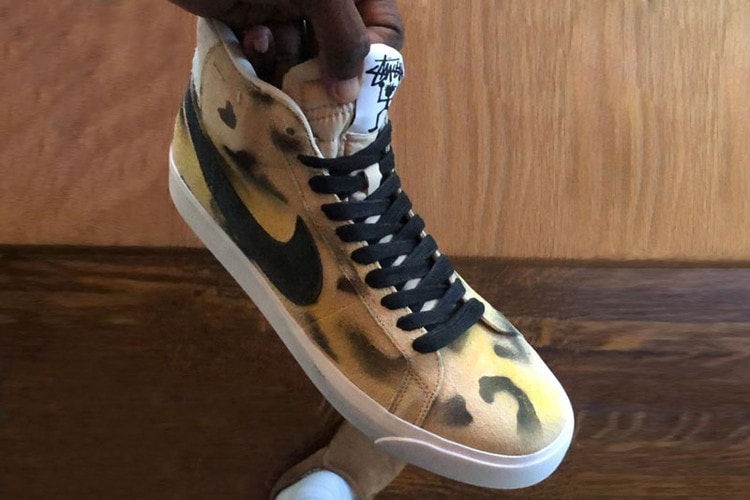 Premier Aperçu D'Une Stüssy x Nike SB Zoom Blazer Mid