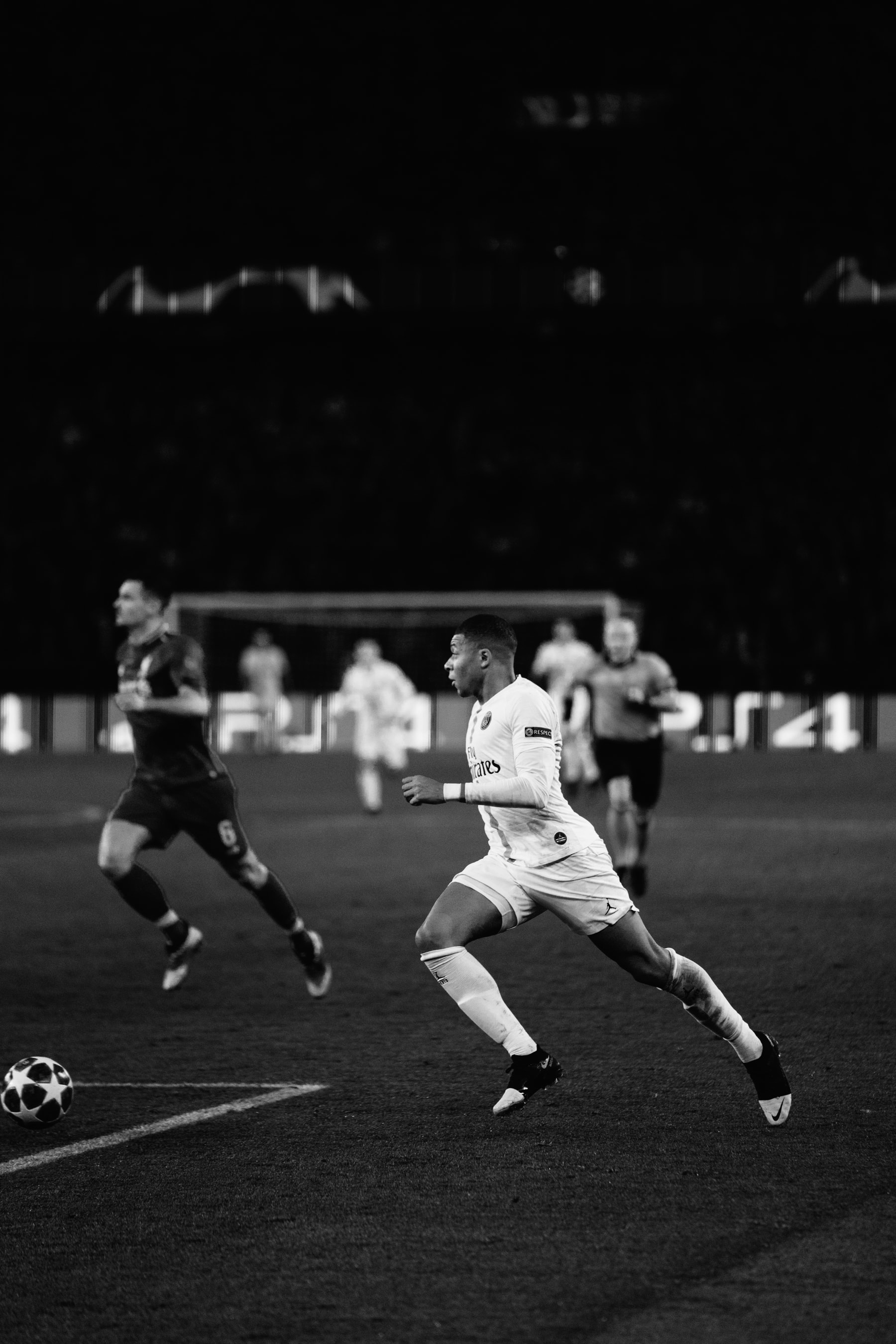 Revivez Le Choc PSG-Liverpool À Travers Cette Série Photographique En Noir Et Blanc