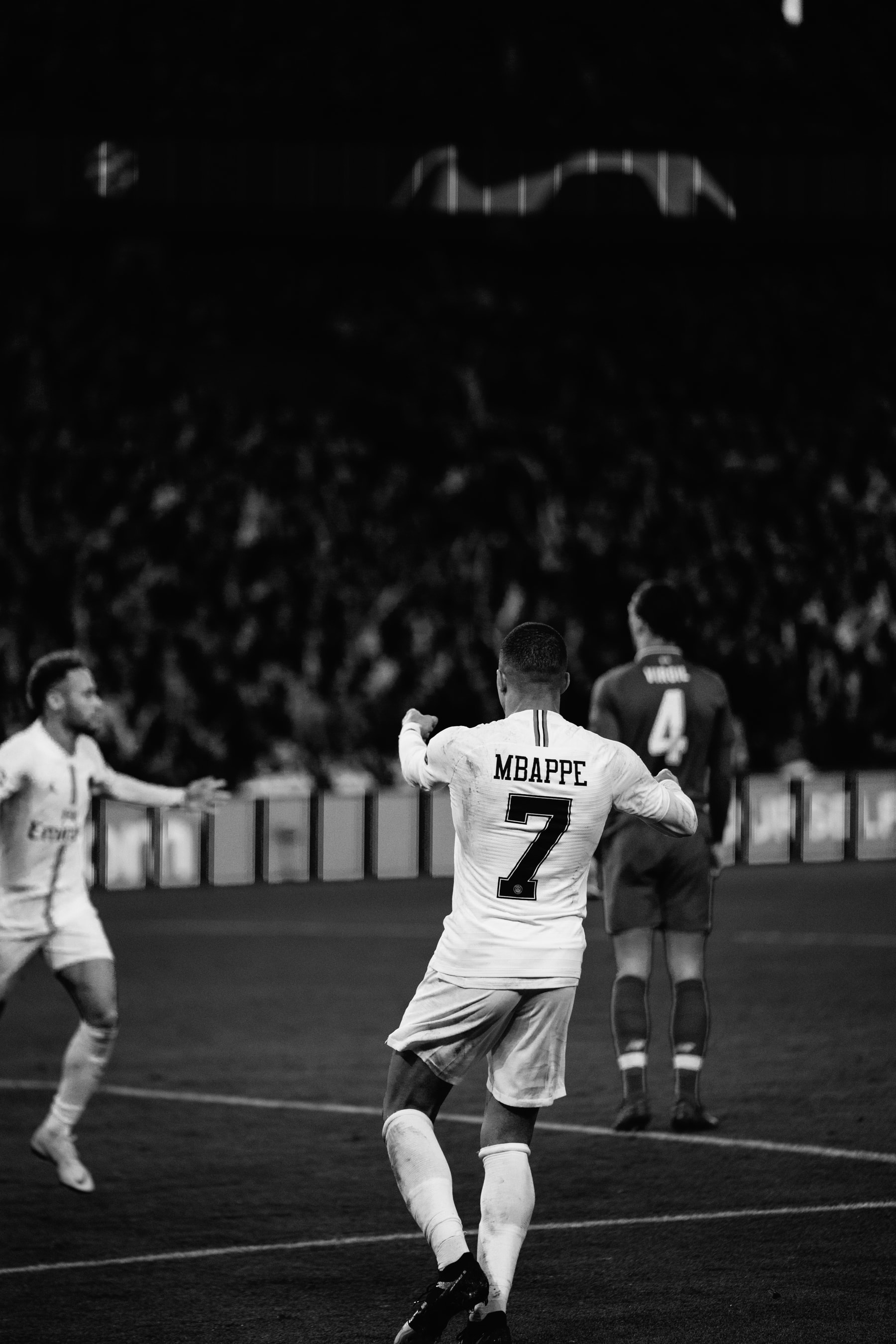 Revivez Le Choc PSG-Liverpool À Travers Cette Série Photographique En Noir Et Blanc