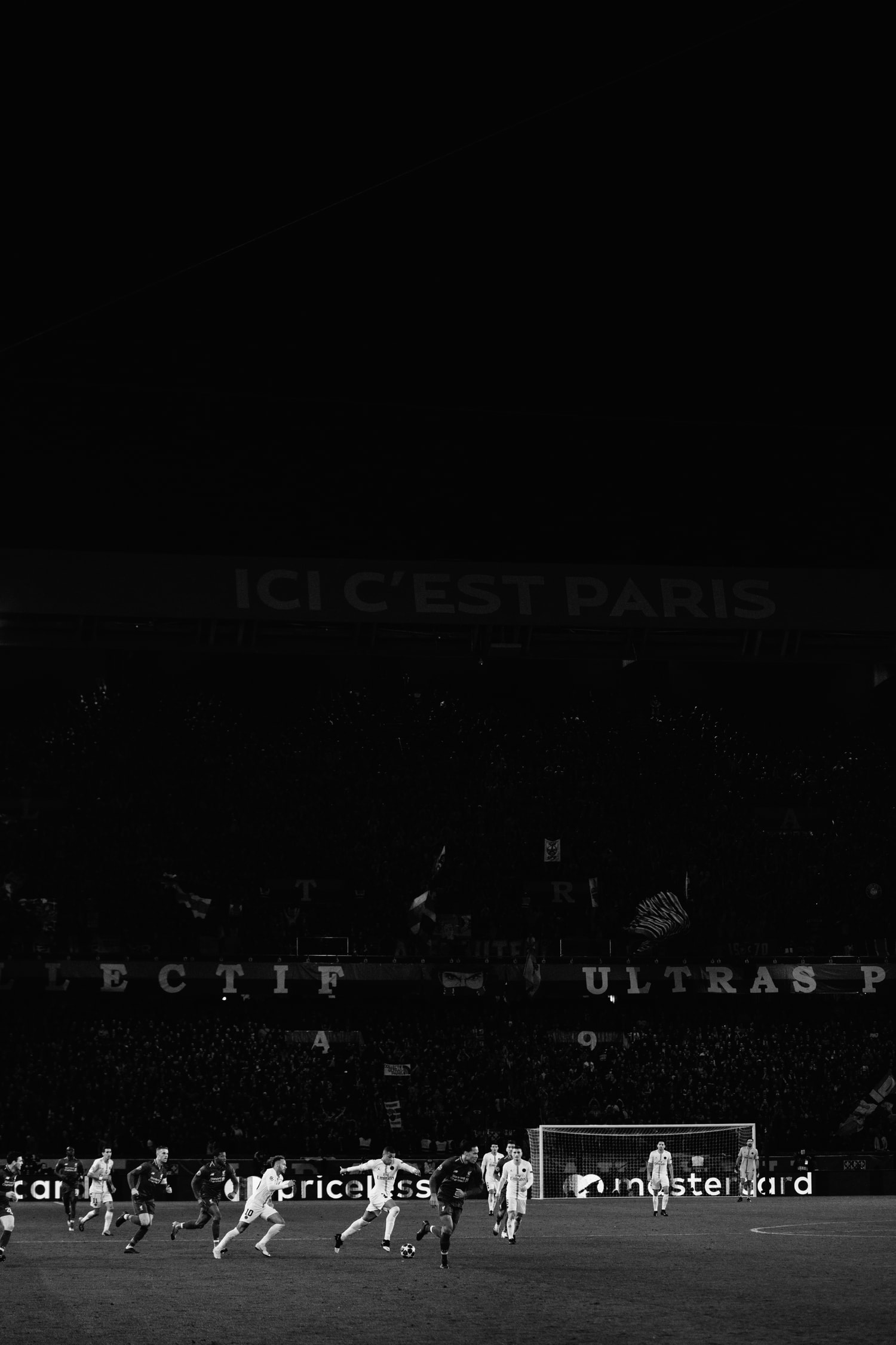 Revivez Le Choc PSG-Liverpool À Travers Cette Série Photographique En Noir Et Blanc