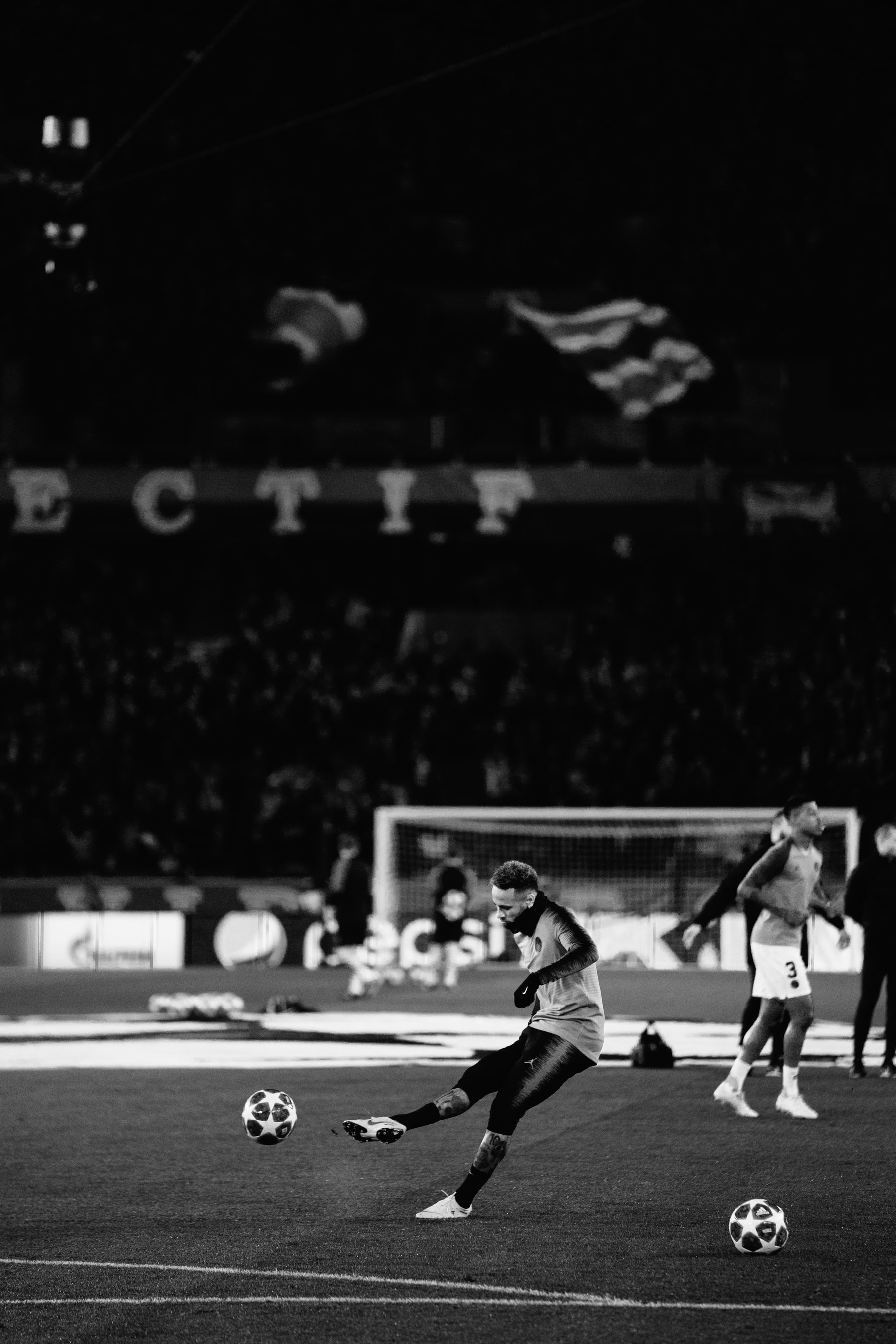 Revivez Le Choc PSG-Liverpool À Travers Cette Série Photographique En Noir Et Blanc